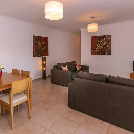 B26 Palmeiras Top Floor Apartment Lagos